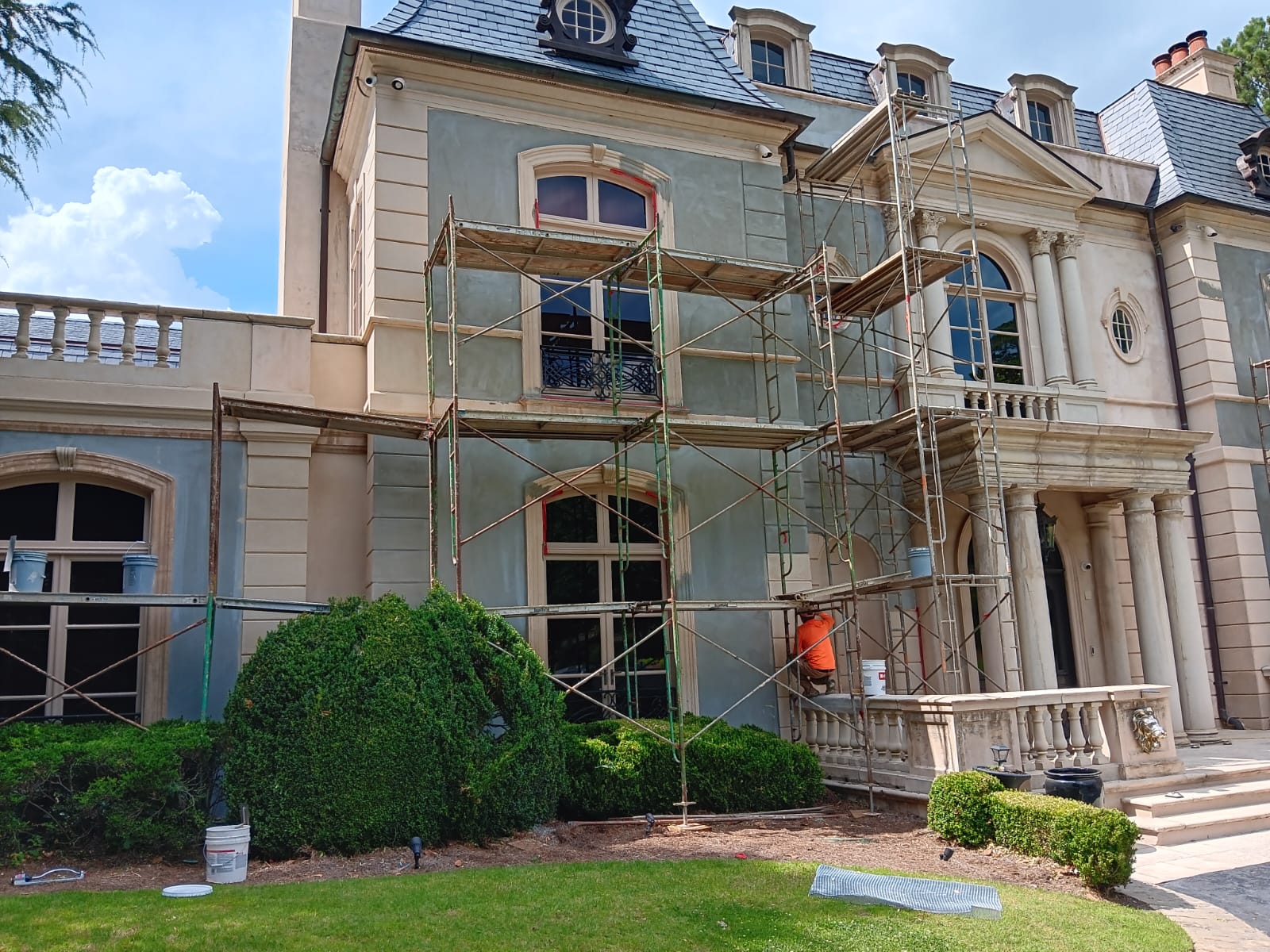 Stucco exterior before renovation